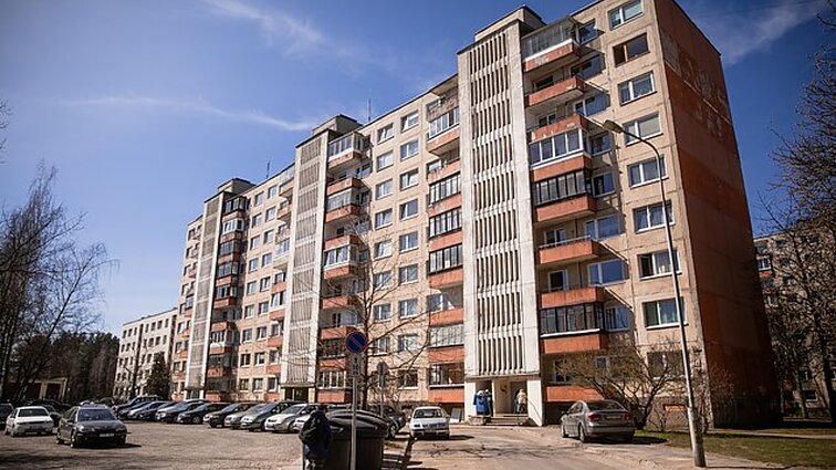 Išaugusią žemės kainą jaučia ne tik ūkininkai: žemės mokesčio sulaukė ir kai kurie daugiabučių savininkai
