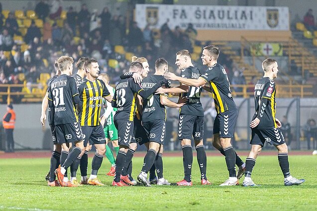 Sportas. Orai. Šiaulių futbolo klubas po 24-erių metų pertraukos miestui padovanojo aukščiausios Lietuvos futbolo A lygos medalius