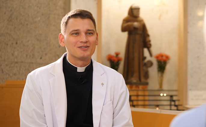 Šventadienio mintys. Mediku tapti norėjęs Gabrielius pasirinko kunigystę Santaros klinikose: žmogui čia grąžinama viltis