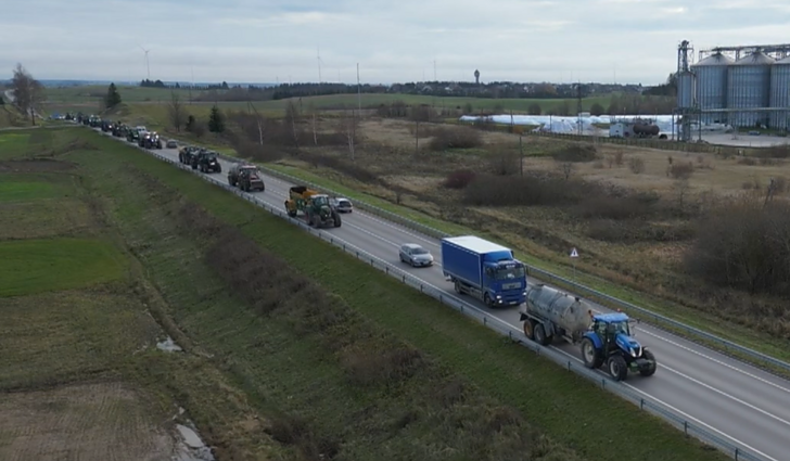 Pasibaigus leidimui lieti srutas į laukus, Telšių ūkininkai protestuoja: jei nesusitarsime, su traktoriais važiuosime iki Vilniaus