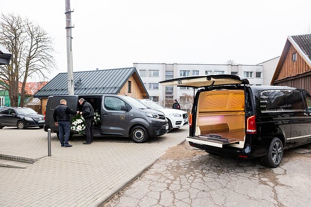 Per avariją žuvusio policijos pareigūno S. Lipskio laidotuvės Per avariją žuvusio policijos pareigūno S. Lipskio laidotuvės