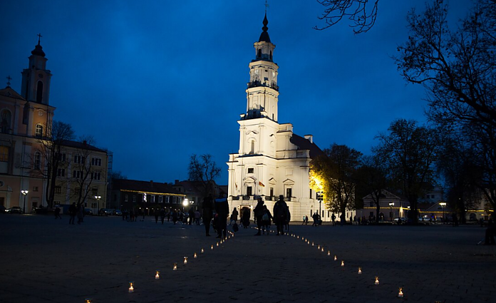 Žinios. Kauno Rotušės aikštėje ketinama pradėti statyti Kalėdų elgę