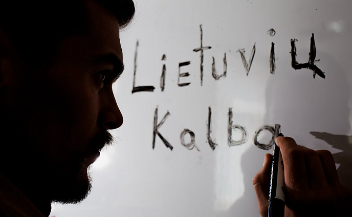 Žinios. Šiandien valstybinė lietuvių kalba mini 35-metį