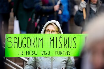 Protestas dėl miškų kirtimo Protestas dėl miškų kirtimo