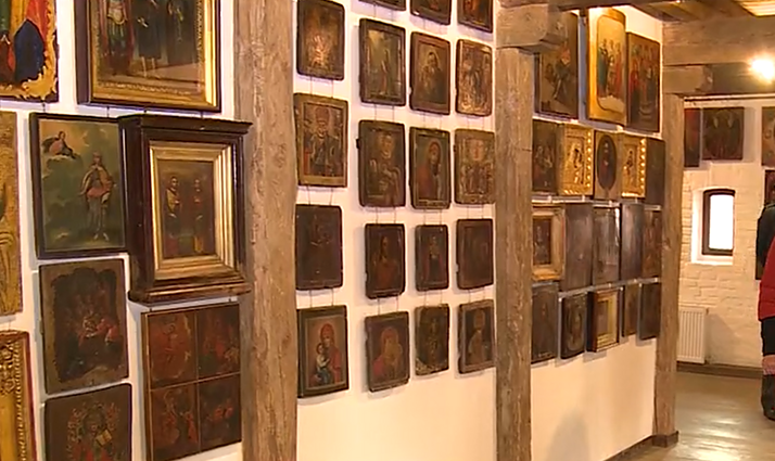 Lazdijuose eksponuojamos kelios dešimtys namų ikonų, atvežtų iš Ukrainos Radomyšlio pilies sakralinio meno kūrinių kolekcijos