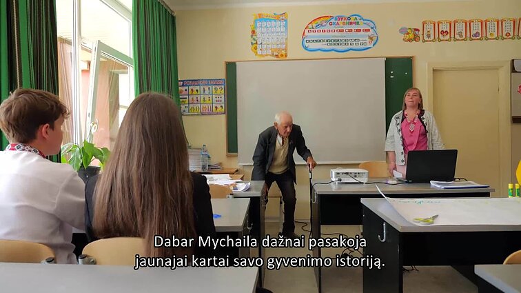 Daugėja laikančiųjų lietuvių kalbos egzaminus, jie privalomi norint legaliai dirbti Lietuvoje