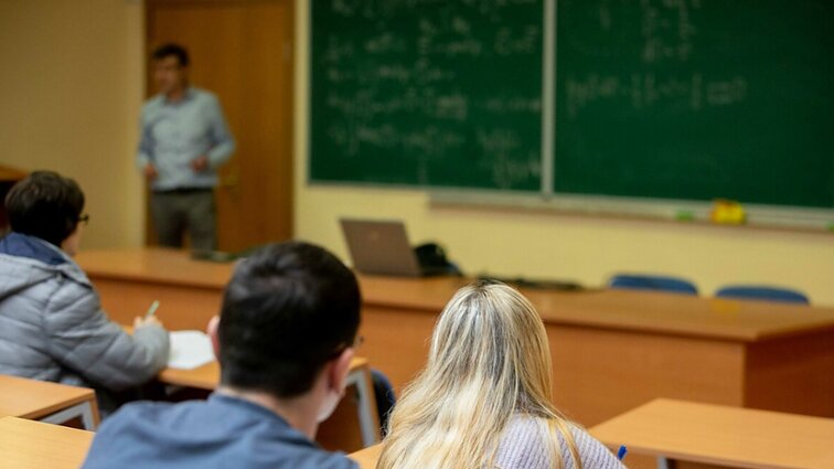 Žinios. Artėja pokyčiai aukštosiose mokyklose: darbuotojai teigia – dalis jų bus žeminami pareigose, didės darbo krūvis