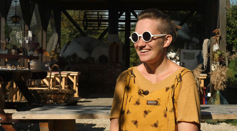 Italijoje užaugusi Jurga su mylimuoju persikėlė į Žagarę: įkūrė papuošalų dirbtuves bei savo jėgomis sumūrytoje krosnyje kepa picas