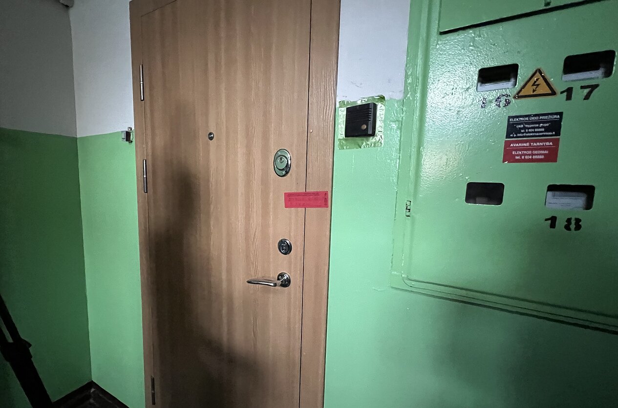 Šeštadienį Klaipėdoje per pirmo aukšto langą vyras išmetė savo paties penkių mėnesių amžiaus vaiką Šeštadienį Klaipėdoje per pirmo aukšto langą vyras išmetė savo paties penkių mėnesių amžiaus vaiką