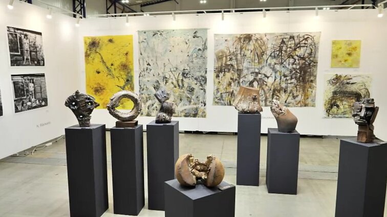 „Svarbu, kad menas duotų emocinę grąžą“: pasidalino, kas tinka namams renkantis meno kūrinius