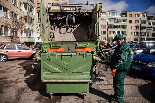 Iš emigracijos grįžusią šeimą pasitiko skola už šiukšles: iš Airijos į Vilnių grįžęs vyras tikina, kad apie išvykimą informavo visas institucijas