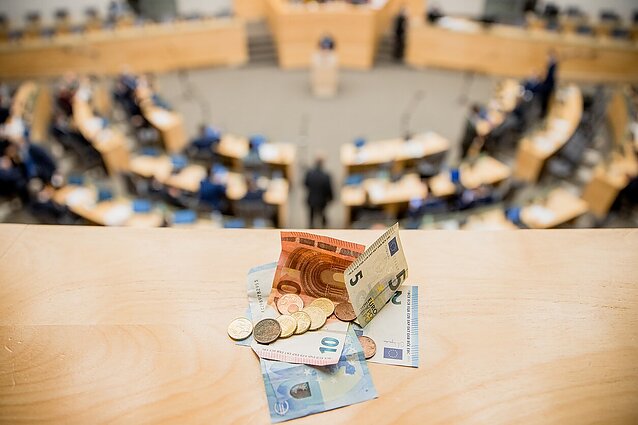 Žinios. Seime pirmąkart apsvarstytas kitų metų biudžeto projektas – grąžintas Vyriausybei tobulinti