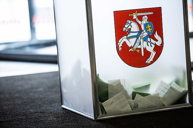 Skaudvilės krašto gyventojai, protestuodami prieš atskyrimą nuo Tauragės apygardos, surinko daugiau nei 750 protesto parašų ir pristatė VRK