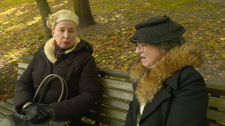 Dviračio žinios. Močiutės apie stovėjimą eilėje