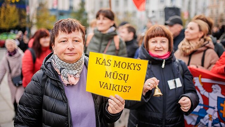 Žinios. Po šešių savaičių pertraukos atnaujinamas mokytojų streikas