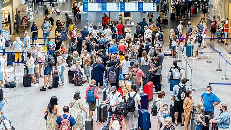 Žinios. Antradienio vakarą vėl sulaukta melagingų pranešimų apie sprogmenis Vilniaus, Kauno ir Šiaulių oro uostuose