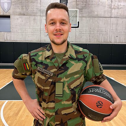 Kalbos rytas. Iš kur kilo karinių laipsnių pavadinimai?
