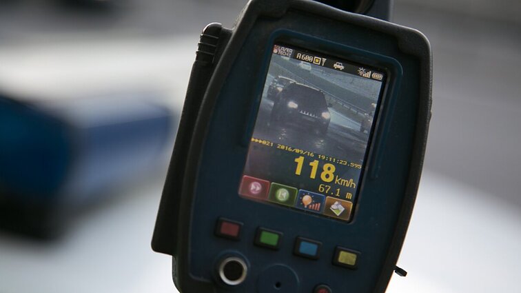 Drausminimo poveikis eismo saugumui: ar ženkliai didesnės baudos paveiktų greičio viršytojus?