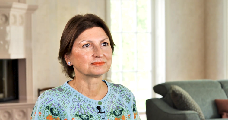 Po 20 metų pertraukos nuo viešumos garsioji ekonomistė Elena Leontjeva grįžta su trenksmu ir parašytu romanu: mano rytas kvepia amžinybe