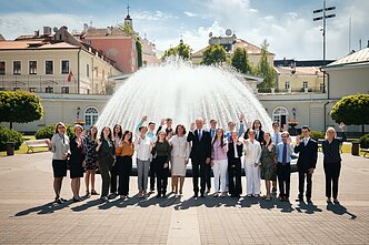 „Bring Together Lithuania“ kviečia lietuvių diasporos jaunimą pažinti modernią Lietuvą „Bring Together Lithuania“ kviečia lietuvių diasporos jaunimą pažinti modernią Lietuvą