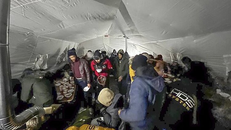 Rusija žmones verčia instrumentais: praleidžia prie Suomijos sienos be dokumentų, organizuoja transportą