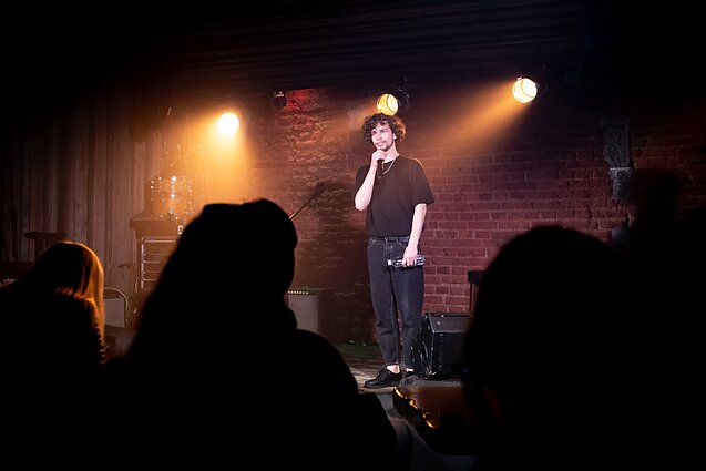 Lietuvoje sparčiai populiarėja „stand-up“ komedijos žanras