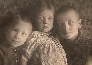 Mažoji Dalia su broliukais Mažoji Dalia su broliukais