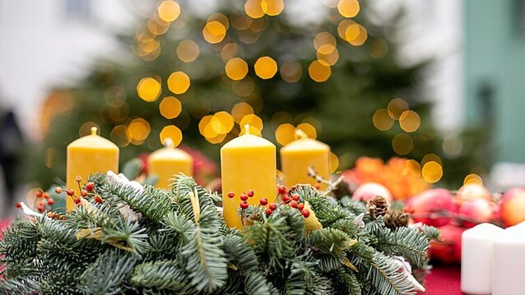 Tradicinių amatų meistrė papasakojo, ką reikia žinoti apie Advento vainikus: kai kurie labai nori blizgučių