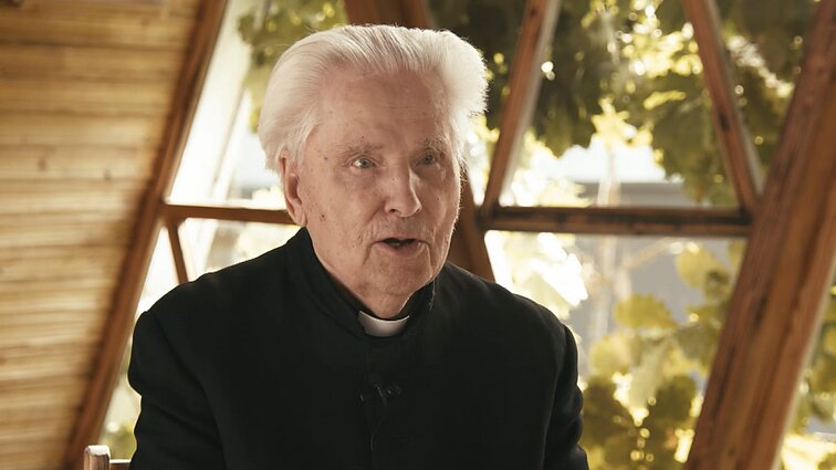 Šventadienio mintys. Vyriausias kunigas Lietuvoje Povilas Svirskis: džiaugiuosi, kad žmonės tebemyli Dievą