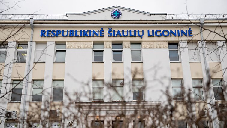 Nutylėta akušerės savižudybė Šiauliuose: ligoninės darbuotoja pripažino – buvo sakoma, jog prakalbus viešai, lauks pasekmės darbe