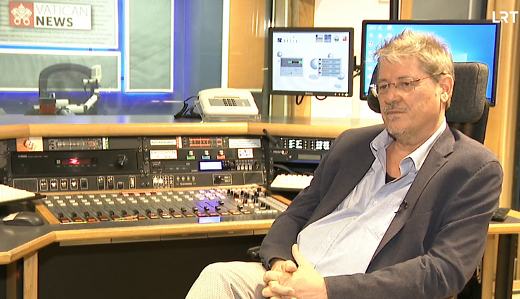 4 dešimtmečius Vatikano radijuje dirbantis Saulius Augustinas – apie lietuvybės išlaikymą, senelio Šilingo lemtį ir ryšį su Jonu Pauliumi II