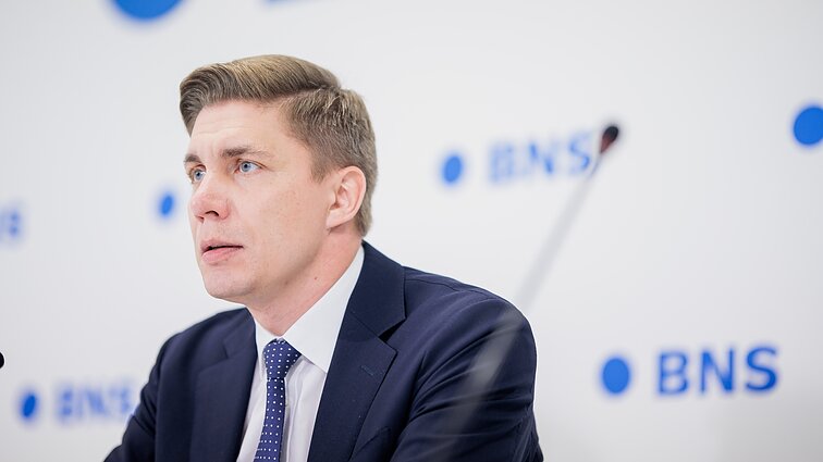 Žinios. Prokuratūra pareiškė įtarimus Sinkevičiui, jis stabdo narystę partijoje, traukiasi iš LSA vadovo posto
