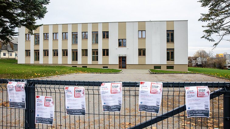 Dėl pusiaukėlės namų – į teismą: Domeikavos bendruomenė netiki ministre dėl nuteistųjų apgyvendinimo pokyčių