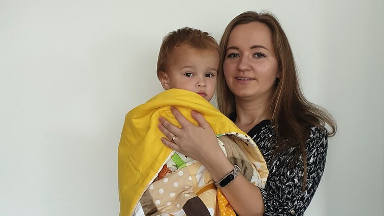 Paaugus vaikams, Justina prasmingą veiklą atrado išmokusi siūti: dabar jos kūriniai – tvarūs ir su paslėpta istorija