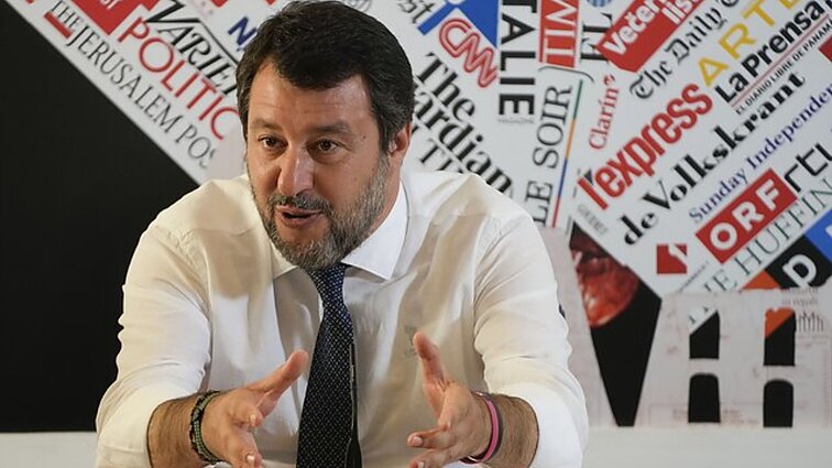 Žinios. Florencijoje surengtas Europos kraštutinių dešiniųjų partijų suvažiavimas