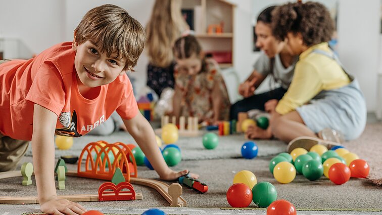 „Mažiau judantys vaikai, pasižymi ir pažintinių funkcijų sutrikimais“: neuropsichologė – apie raumenų ir smegenų mankštos ryšį