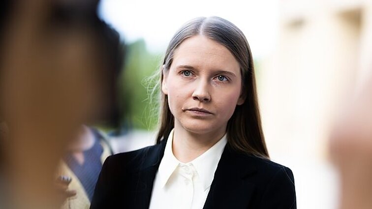 „Tuščių narvų“ vadovė sukritikavo sprendimą Druskininkų eglutės įžiebime naudoti avis: tai kankinimas