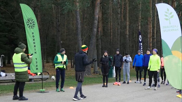 Net spaudžiant šaltukui, gyventojai kviečiami judėti lauke: nauja iniciatyva – savaitgalinis bėgimas parke