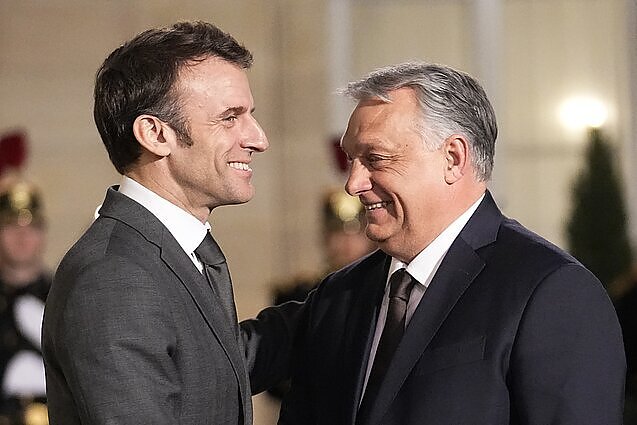 Macronas sieks įkalbėti Orbaną dėl paramos Ukrainai: Budapeštas sako, kad šį kartą nenusileis jokiam spaudimui