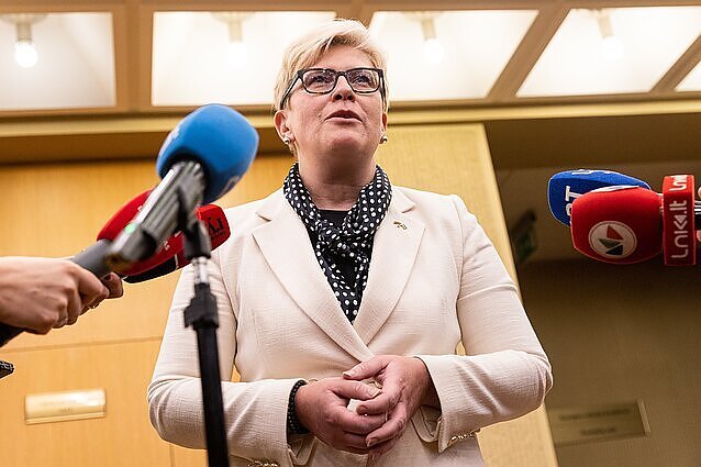 Šimonytė šypsniu vertina apklausą dėl pasitraukimo iš premjerės pareigų: tai gal ir prezidentas prieš rinkimus turėtų atsistatydinti?