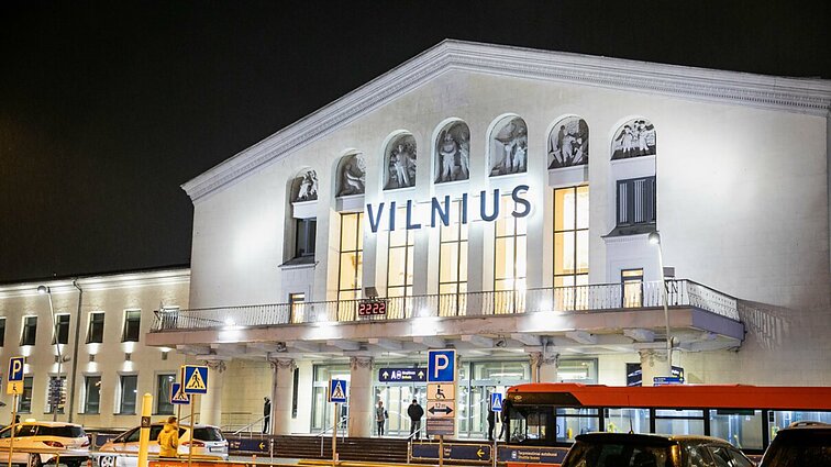 Pliaterytė, Čiurlionienė, Grybauskaitė: Vilniaus oro uosto pavadinimui siūlomos ne tik vyriškos pavardės, tačiau žymios moterys – paraštėse?