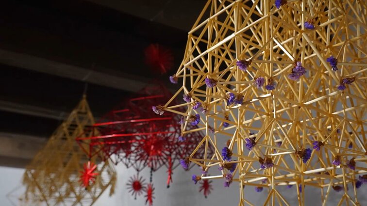 „3 milimetrų paklaida – jau viskas“: kruopščiosios šiaudinių sodų gamybos subtilybės