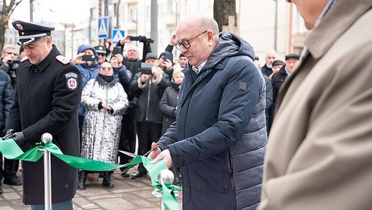 Kaune atidengtas nevienareikšmiškai gyventojų vertintas obeliskas Lietuvos policijai: Matijošaitis atkerta – visiems neįtiksi
