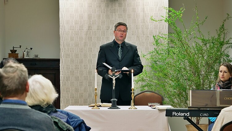 Kelias. Surinkimai Mažojoje Lietuvoje: istorija ir tradicijos atgaivinimas Klaipėdos krašte, Doviluose