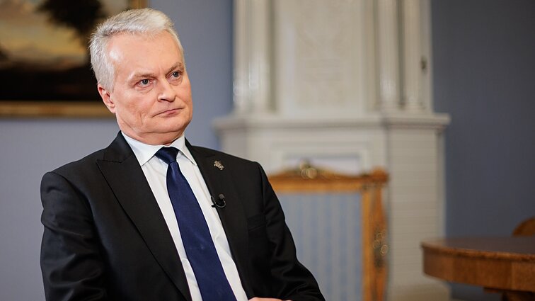 Žinios. Partijų reitingo lentelėje toliau pirmauja socialdemokratai, palankiausiai vertinamu politiku išlieka Nausėda