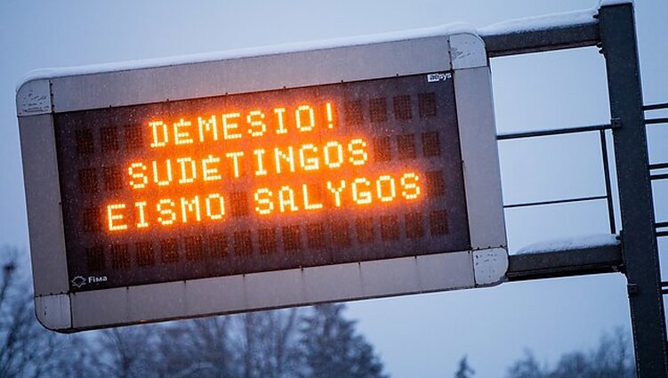 Žinios. Prasideda saugaus eismo akcija: sieks atkreipti dėmesį, kaip žiemiškomis sąlygomis atsakingai elgtis prie vairo