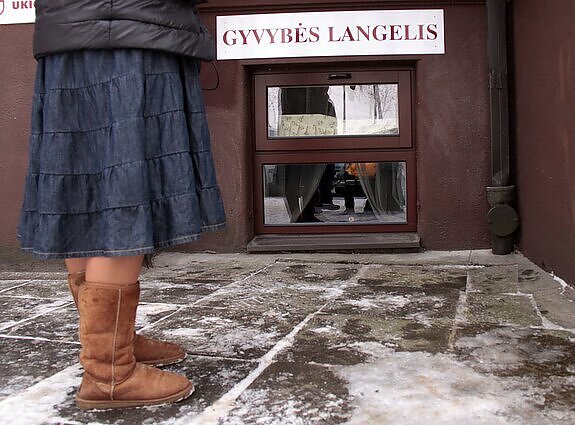 Specialistė apie gyvybės langelyje paliktą dvimetę: net jei vaikas neatsimins, į pasąmonę įsirašys