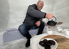 Kalotiškis Igoris savo kieme pastatė sniego namą Kalotiškis Igoris savo kieme pastatė sniego namą