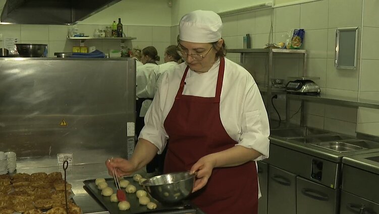 Klaipėdos turizmo mokyklos virtuvėse sukasi būrys virėjų iš visos Europos – vyksta tarptautinis renginys „Kalėdos Europoje“