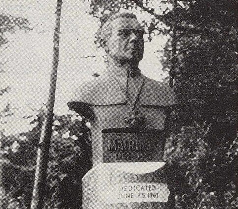 Lietuvių „Kultūros darželyje” įkomponuotas Jono Mačiulio-Maironio biustas Lietuvių „Kultūros darželyje” įkomponuotas Jono Mačiulio-Maironio biustas